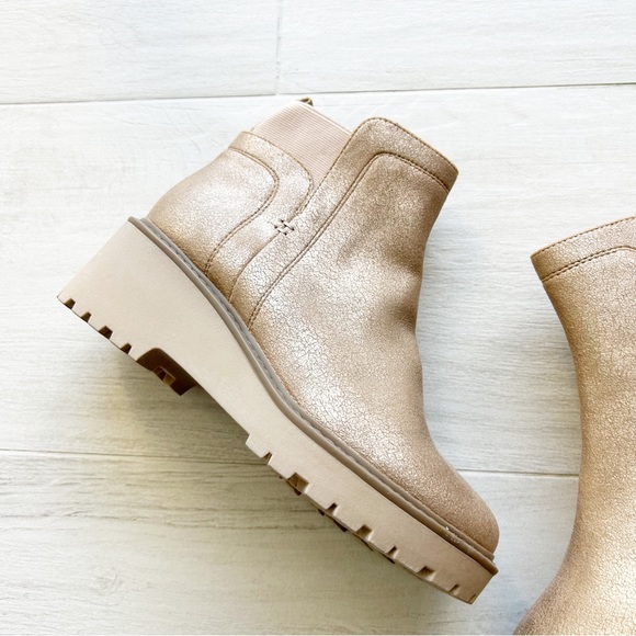 NEW DV Dolce Vita Kids' Fury Faux Leather Lug Wedge Chelsea Boot Big Kid Size 5 - Picture 2 of 10